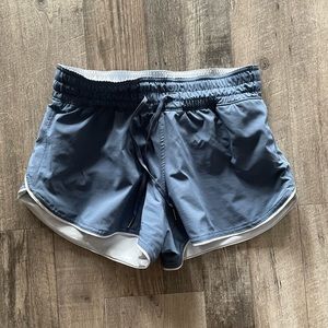Lululemon Choose a side short reversible 3”, size 6